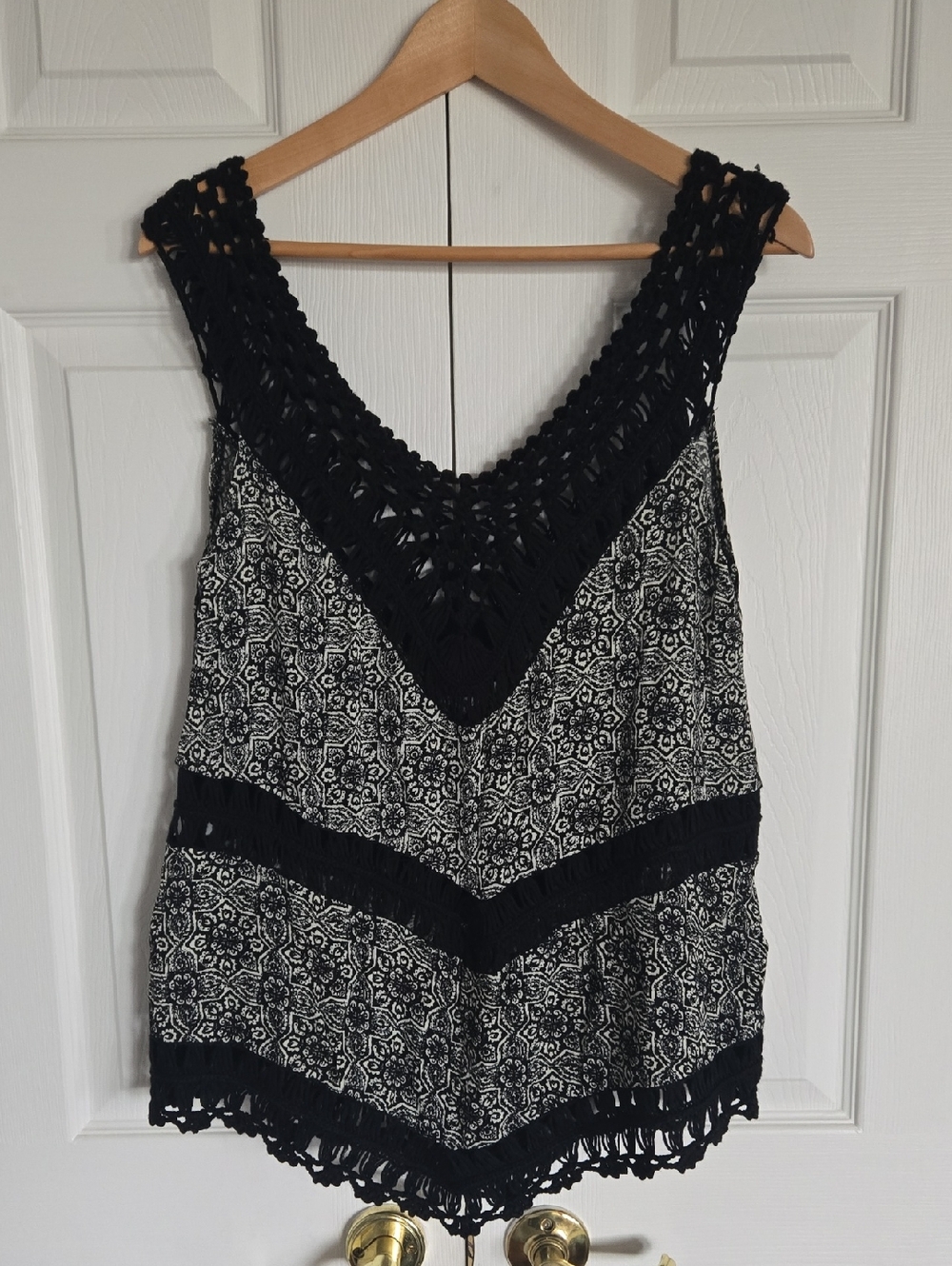 Crochet-Trim Printed Women's Tank Top - Black & White
